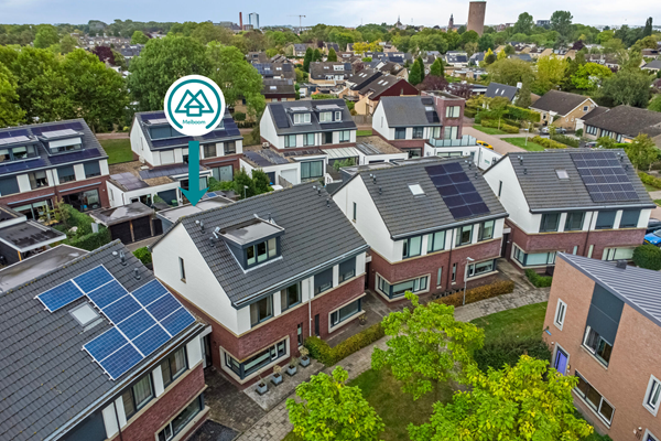 Foto - Te koop: Royale geschakelde twee- onder -een kapwoning!